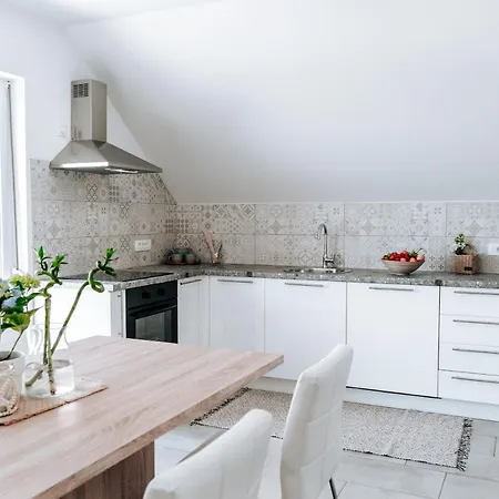 Apartment Cerknisko Jezero